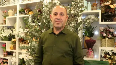 Çiçekçilerde Mesai: Antalyalılar Hediye Alsa da Çiçekten Vazgeçmiyor
