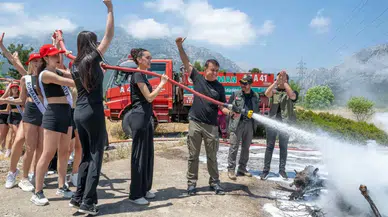 Kemer'de Güzellik Kraliçesi Adaylarına COP31 Kapsamında Ateşle Mücadele Eğitimi