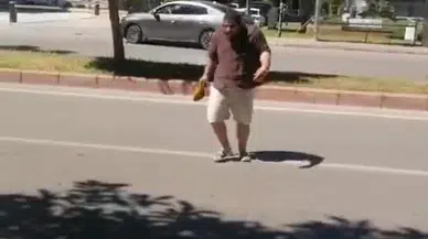 Antalya'da İnanılmaz Anlar! Oteline Dönerken Kargaların Hedefi Oldu!