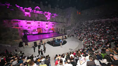 Aspendos’ta Perde Açıldı: 16. Uluslararası Tiyatro Festivali Başladı!