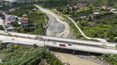 Hatay'daki Köprü Faciasında 3. Gün: Kayıp Genç Aranıyor
