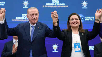 Burcu Köksal Resmen AK Parti’ye Geçti! Erdoğan Rozetini Taktı