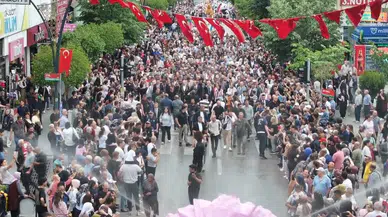 Isparta'da Uluslararası Gül Festivali Coşkusu: Kent Bayram Yerine Döndü!