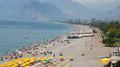 Antalya'da 47 Derece Sıcaklık: Sahiller Dolup Taştı