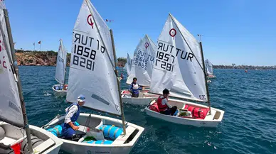 Antalya'da Kabotaj Bayramı Coşkusu: Gençler Akdeniz'e Yelken Açtı