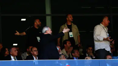Fenerbahçe Kongresinde Gerginlik! Aziz Yıldırım Tezahüratları Sonrası Arbede Çıktı