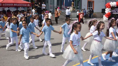 Eğirdir Mustafa Çetinkaya Öğrencilerinden Yıl Sonu Şenliği