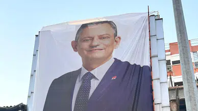 CHP Antalya'dan Dev Özgür Özel Pankartı