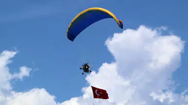 Burdur'da Jandarmaya 187. Yıl Şöleni: Avşar Tepe'den Paraşütle Havalandılar
