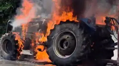 Hatay’da Seyir Halindeki Traktör Alev Alev Yandı