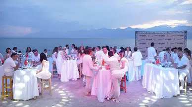 Antalya'da "Beyaz" Konseptli Gece! ANTGİAD Üyeleri Yaza Merhaba dedi