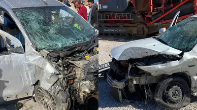 Mersin'de Trafik Kazası: 4'ü Ağır 6 Kişi Hastaneye Kaldırıldı
