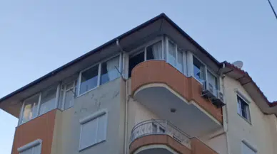 Manavgat’ta Şiddetli Fırtına: 5'inci Kattan Kopan Pencere Kaldırıma Düştü