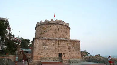 2 Bin Yıllık Hıdırlık Kulesi Yeniden Ziyarete Açıldı! Tarih ve Manzara Bir Arada