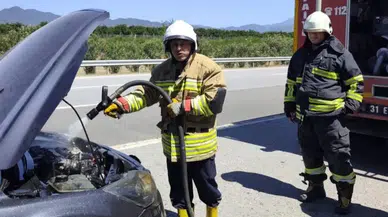 Motorda Çıkan Yangın Paniğe Neden Oldu! Araç Alevlere Teslim Olmadan Kurtarıldı