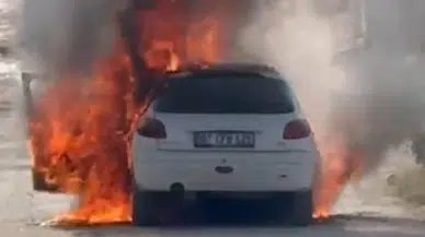 Serik’te Otomobil Yangını: Araç Kullanılamaz Hale Geldi