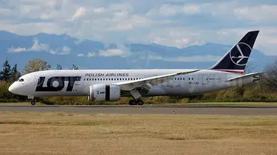 Antalya Havalimanı’nda Havacılık Krizi! LOT Airlines Uçağı Pistte Kilitlendi!