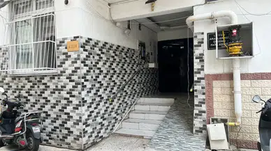 Adana'da Apartman Girişinde Dehşet: Eşini Ağır Yaraladı
