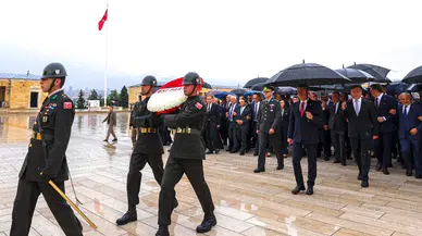 Özgür Özel Liderliğinde YENİ Parti kurucular Kurulu Anıtkabir'i Ziyaret Etti