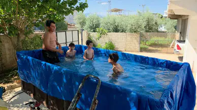 Hataylı Dede Traktör Römorkunu Torunları İçin Havuza Dönüştürdü