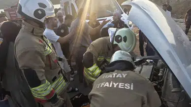 Hatay'da Feci Kaza! İki Otomobil Çarpıştı, 6 Kişi Yaralandı