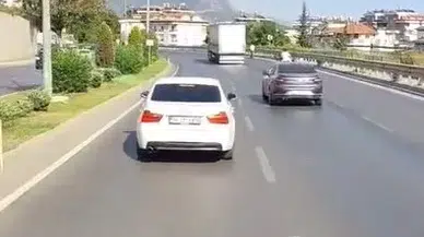 Alanya’da Pes Dedirten Görüntü! İtfaiyeye Yol Vermemek İçin Direndi!