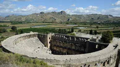Aspendos'ta 2 Bin Yıllık Tiyatro Caddesi Keşfedildi