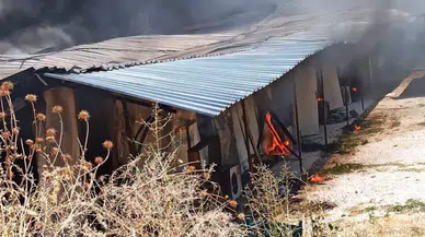 Hatay'da İnşaat İşçilerinin Kaldığı Konteyner Kül oldu