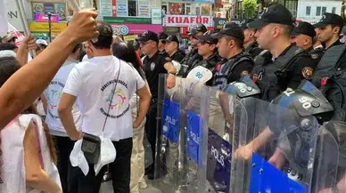 Hakkını Arayan Öğretmenlere Polisten Sert Müdahale! Çok Sayıda Gözaltı