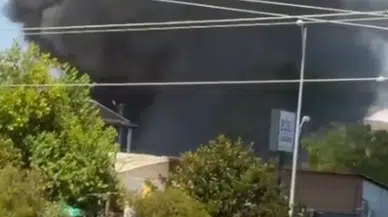 Döşemealtı’da Yangın: Park Malzemelerinin Depolandığı Alan Yandı