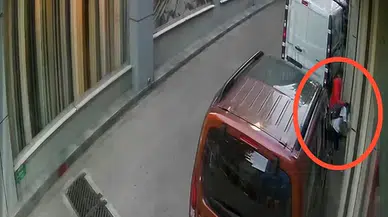 10 Yaşındaki Çocuğa Sokak Ortasında Şiddet: Yerdeyken Tekmeledi, Polis Harekete