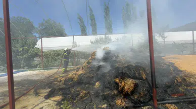 Evin Bahçesinde Çıkan Yangında Tonlarca Arpa ve Balya Kül Oldu