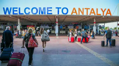 Antalya'ya 6 Ayda 5.5 Milyon Turist Geldi