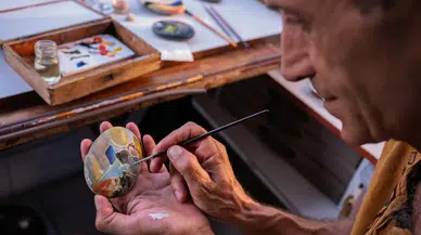 Kaleiçi'nde 30 Yıllık Sokak Ressamının Tezgahı Zabıta Engeline Takıldı