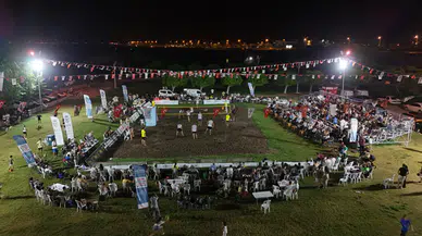 Kumluca’da Kum Sahaya Rekor Yağdı: 78 Takımlı Zafer Kupası Başlıyor!