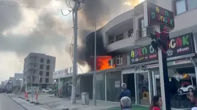Hatay Arsuz'da Mobilya Mağazasında Çıkan Yangında 3 Kişi Kurtarıldı