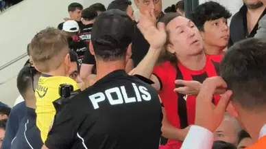 Tribünde Minik Taraftara Skandal Müdahale! Zorla Formasını Çıkardılar