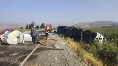 Hatay'da Rulo Sac Yüklü Tır Tarlaya Uçtu: 1 Yaralı