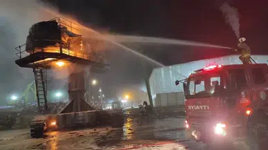 İskenderun OSB'de Yanan Vinç İtfaiyeyi Alarma Geçirdi!