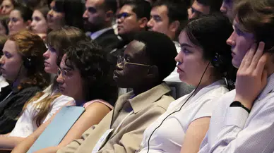 Gençler "Antalya Anlaşması" İçin Demokrasi ve Özgürlükler Adası'nda Buluştu