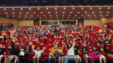 Mersin Şehir Tiyatrosu’ndan Rekor Sezon! 45 Bini Aşkın Seyirciyle Perdeleri Kapattı