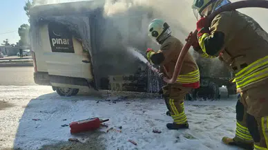 Hatay’da Seyir Halindeki Minibüs Alev Alev Yandı!