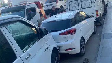 Serik'te Cadde Üzerindeki Araçlara Peş Peşe Çarptı!