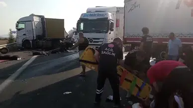Adana'da Tır Çarpışması: Emniyet Şeridindeki Araca Çarptı