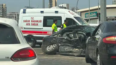Kendi Yaralarını Unuttular, Yardıma Koştular! Mersin'de Ambulans ile Otomobil Çarpıştı, 5 Yaralı!