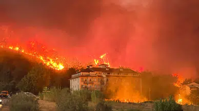 Fethiye'de Şehir Merkezine Yakın Noktada Orman Yangını: Huzurevi ve Evler Boşaltıldı