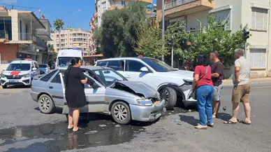 Serik’te Sinyalizasyon Arızası Kavşakta Kaza Getirdi