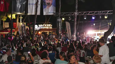 Konyaaltı'nda Yağmur Altında Konser