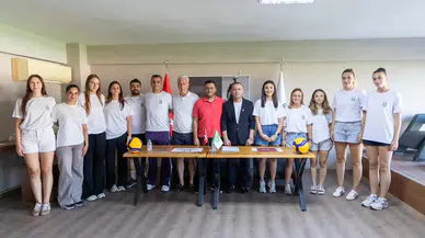 Manavgat Belediyespor Kadın Voleybol Takımı’nda Yeni Sezon İmzaları Atıldı