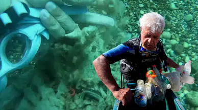 Profesör Konyaaltı'daki Atıklardan Çöp Şiş Yaptı!